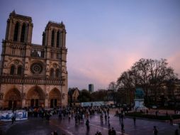 La gratuidad explica en parte el éxito de visitantes, con cifras que ponen a Notre Dame por encima del resto de grandes atractivos monumentales de París. EFE/EPA/Y. Valat