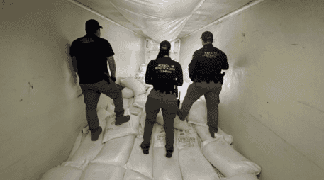 La droga decomisada era transportada en un tractocamión, dentro de costales. X / @OHarfuch