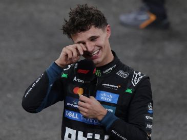 Norris dijo que este triunfo no habría sido posible sin su increíble equipo. EFE / A. HAIDER