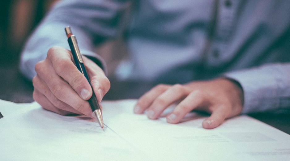 Es importante recordar que elegir un abogado de inmigración es mucho más que elegir un servicio. UNSPLASH / S. GRAHAM