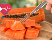 Una pieza mediana de esta fruta proporciona alrededor de 5 gramos de fibra, más del 100% del valor diario recomendado de vitamina C y una cantidad significativa de potasio. CANVA