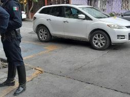 Cuatro personas llegaron en una camioneta blanca Mazda; uno de ellos bajó y disparó tres veces contra la motociclista. EL INFORMADOR / RUBÍ BOBADILLA 