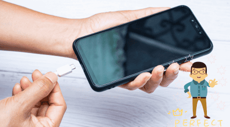 Un celular tiene de 300 a 500 ciclos de carga; después de agotarlos, la batería se vuelve lenta y demora en llenarse por completo. CANVA
