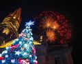 Con fuegos artificiales, un espectáculo de luces en la fachada de la Catedral, shows en vivo y el tradicional encendido del árbol, el Centro Histórico de Guadalajara recibió la Navidad con la inauguración del Festival Ilusionante 2025.EL INFORMADOR / J. Acosta