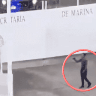 Marina somete a hombre fuera de zona naval en Puerto Vallarta (VIDEO)