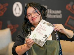 La artista explora diversos momentos de su vida, así como la compleja relación con el legado de su padre, Rodrigo González. EL INFORMADOR/ A. Navarro