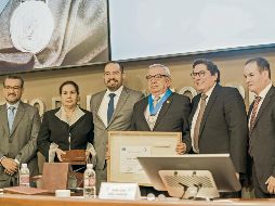 Odilón Campos Navarro, recibió la medalla y reconocimiento al Mérito Internacional por parte de la Asamblea del Colegio de Notarios del Estado de Jalisco. ESPECIAL