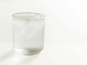 Si te sobra vinagre blanco al cocinar, puedes aprovecharlo de otras maneras. UNSPLASH / L. VERGARA