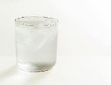 Si te sobra vinagre blanco al cocinar, puedes aprovecharlo de otras maneras. UNSPLASH / L. VERGARA