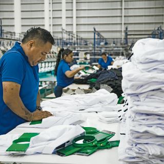 Lazzar Uniformes inaugura centro logístico en el Álamo Industrial
