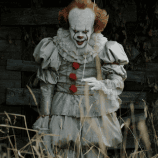 ¿Cuál es el origen del payaso Pennywise según "It: Welcome to Derry"?