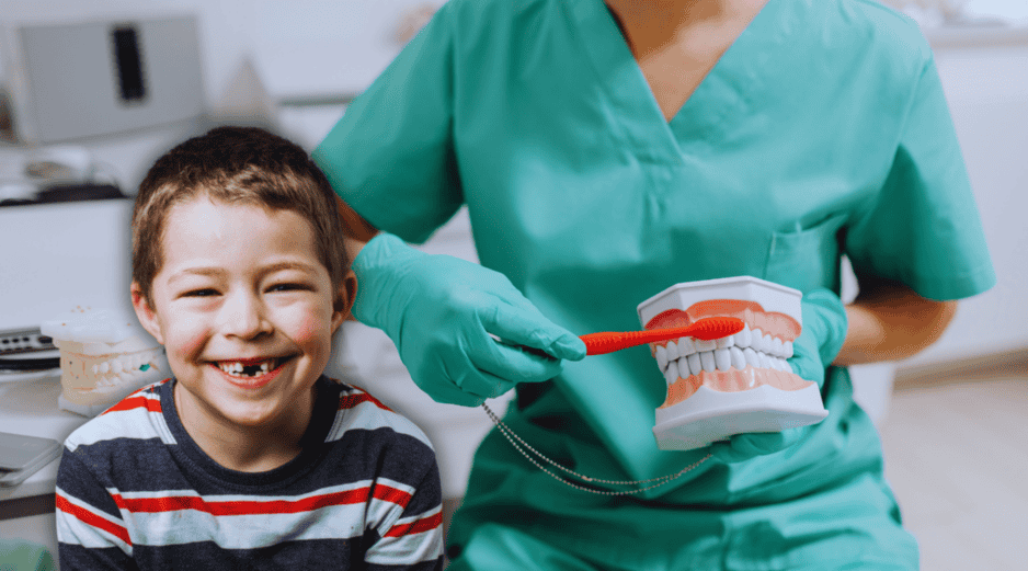 La SEP ha revelado el número de niños en las escuelas de México que requieren visitar a un dentista. ESPECIAL / CANVA