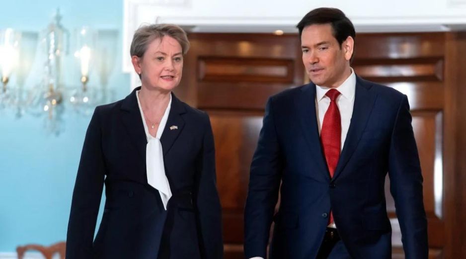 Yvette Cooper,  quien se reunió con el secretario de Estado Marco Rubio, dijo que esas conversaciones “fueron increíblemente claras sobre la fortaleza del compromiso de Estados Unidos con la OTAN”. AP / M. SCHIEFELBEIN