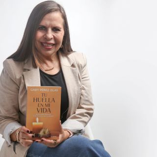 FIL 2025: Gaby Pérez Islas escribe el primer libro de duelo de mascotas