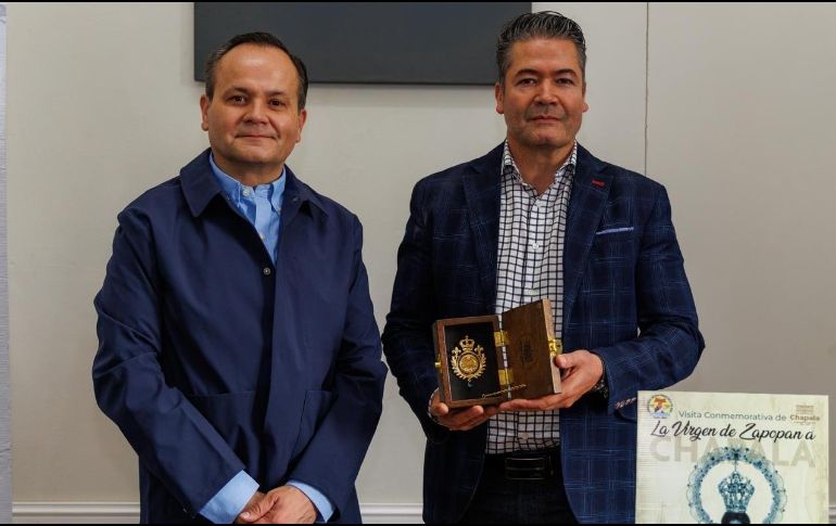 La insignia, un medallón de chapa de oro de 24 quilates, fue diseñada para evocar la fe e historia local. CORTESÍA.