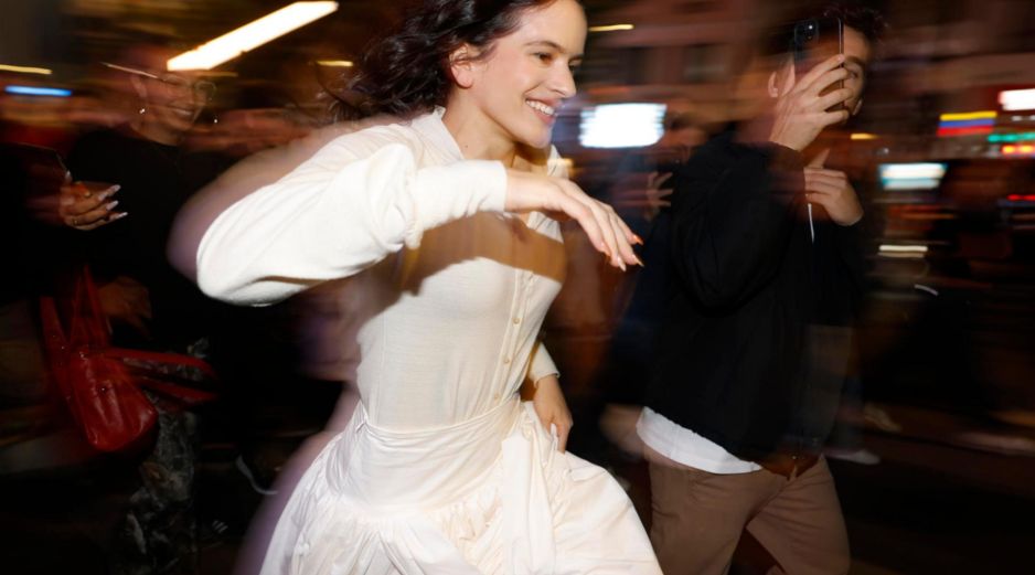 Rosalía ofrecerá dos presentaciones en la capital del país como parte de su gira mundial. EFE/Juanjo Martín