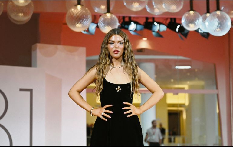 La hija del director mexicano Alfonso Cuarón, se encuentra en medio de la polémica por su actuación en el concierto de Dua Lipa. AFP