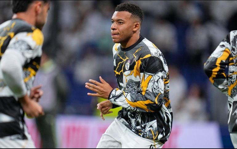 Kylian Mbappé se ausentó del grupo en el entrenamiento previo al duelo por un fuerte golpe en la rodilla izquierda luego del partido del domingo. AP/M. Fernández