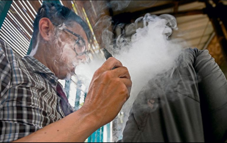 La legislación mexicana ve al vapeo como una amenaza a la salud pública. AFP