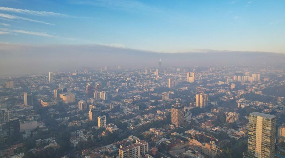 Habitantes de la metrópoli hacen frente al aire sucio y las enfermedades que la contaminación ambiental generan. EL INFORMADOR/ARCHIVO