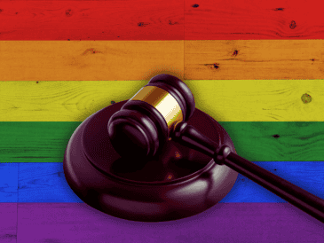 El ministro Arístides Guerrero García afirmó que la norma impugnada parte de la idea discriminatoria de que la homosexualidad constituye un riesgo para el desarrollo de los niños y adolescentes. ESPECIAL / CANVA