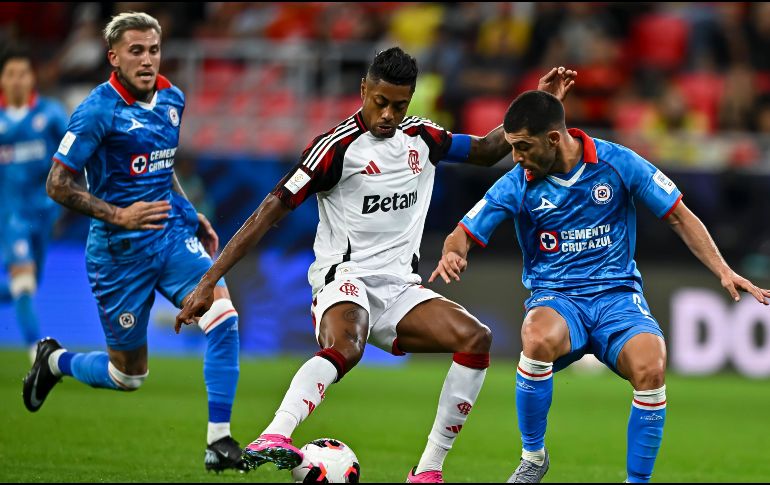 El conjunto celeste pagó caro cada una de sus desconcentraciones defensivas, especialmente en los primeros minutos, donde el cuadro brasileño impuso condiciones. EFE / N. Thekkayil