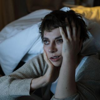 ¿Cómo calmar la ansiedad antes de dormir, según la IA?