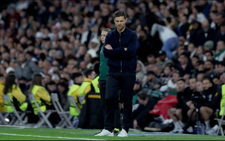 Xabi Alonso, quien tomó las riendas para esta temporada 2025-26, está en la cuerda floja. EFE/K. Huesca.