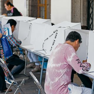 El INE adjudica a empresa de Kahwagi contrato de nueva credencial para votar