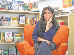 Georgina Guillén, communication designer de la ASFG, detalla el trabajo de las bibliotecas. EL INFORMADOR / J. Acosta