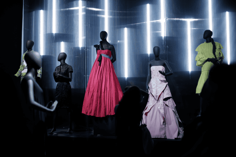 La muestra, explicó la curadora, pretende romper el mito de que en Latinoamérica la moda no logra tener un impacto a nivel global. SUN / C. Cabello