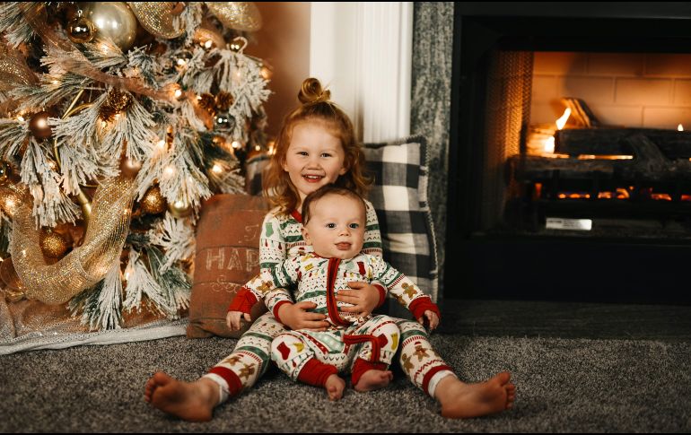 Gracias a la Inteligencia Artificial (IA) podemos obtener casi todo lo que necesitamos, especialmente hermosas fotografías navideñas. UNSPLASH / C. BOWEN