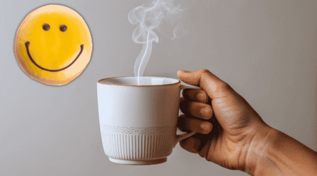 Aunque tanto el café como el té son fuentes de antioxidantes, el té destaca por la diversidad de compuestos como los polifenoles y las catequinas. ESPECIAL / CANVA