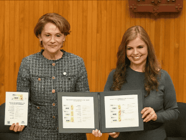 Karla Planter Pérez coincidió en que, con este acto, la historia de la UdeG se entrelaza con una de las expresiones más nobles de la comunicación humana. ESPECIAL / UdeG