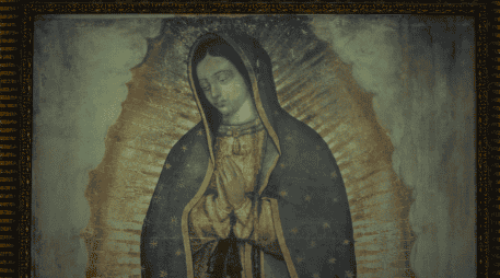 María ha sido plasmada en todo tipo de materiales madera piedra barro e incluso en coco y ha impregnado cada rincón de la cultura mexicana. CANVA