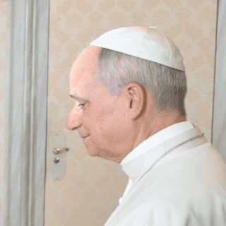 León XIV llama a católicos a invitar personas necesitadas a la cena de Navidad