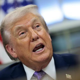 Casa Blanca acusa a demócratas de crear una 'falsa narrativa' con fotos de Trump y Epstein