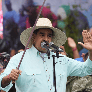 En medio de las tensiones con EU, Maduro baila al ritmo de 'No war, yes peace'