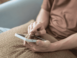 Registra tú línea telefónica para evitar que bloqueen tu línea. CANVA