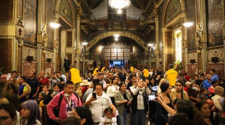 El altar, además, fue adornado con los colores de la bandera de México, para resaltar la importancia de la imagen religiosa para la nación mexicana. EL INFORMADOR/ J. Acosta
