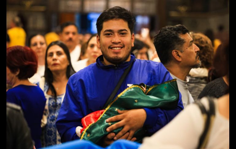 El altar, además, fue adornado con los colores de la bandera de México, para resaltar la importancia de la imagen religiosa para la nación mexicana. EL INFORMADOR/ J. Acosta