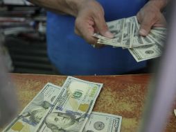 Algunas previsiones sitúan al dólar en cerca de 17 pesos por dólar el próximo año. EL INFORMADOR/Archivo