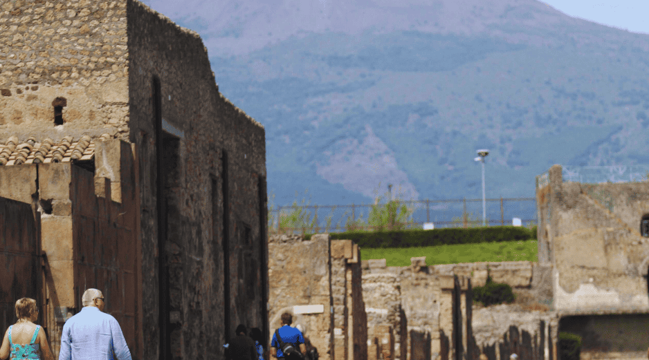 Los arqueólogos estiman que para alimentar a los cerca de 50 esclavos que ocupaban el barrio servil eran necesarios unos 18 mil 500 kilos de grano al año, producción que requería unas 25 hectáreas de cultivo. ESPECIAL