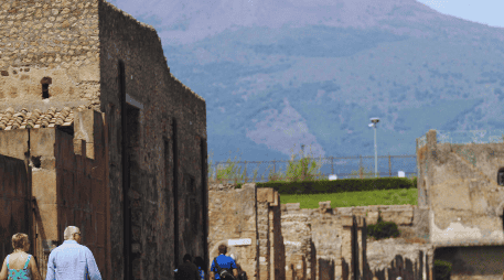 Los arqueólogos estiman que para alimentar a los cerca de 50 esclavos que ocupaban el barrio servil eran necesarios unos 18 mil 500 kilos de grano al año, producción que requería unas 25 hectáreas de cultivo. ESPECIAL