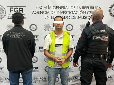 El hombre fue detenido por las autoridades en el cruce de las calles Altamira y La Loma, del municipio tonalteco. ESPECIAL