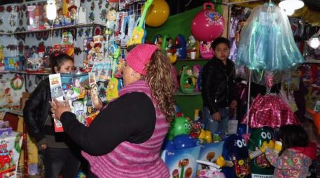 Es una tradición que los tianguis nocturnos animen varias colonias de Guadalajara, Zapopan, Tlaquepaque y Tonalá. NTX / ARCHIVO