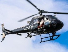 El espectáculo se lo robó Santa Claus, quien llegó a bordo del “Halcón”. EL INFORMADOR / A. Navarro