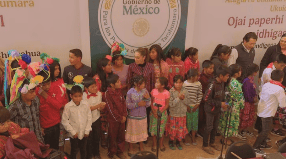 Durante una gira de trabajo por el municipio de Guadalupe y Calvo, Sheinbaum reconoció que existen dificultades en los caminos de la región por la violencia armada. SUN/ESPECIAL
