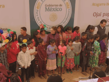 Durante una gira de trabajo por el municipio de Guadalupe y Calvo, Sheinbaum reconoció que existen dificultades en los caminos de la región por la violencia armada. SUN/ESPECIAL
