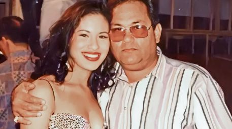 Selena Quintanilla posa junto a su padre Abraham Quintanilla. ESPECIAL